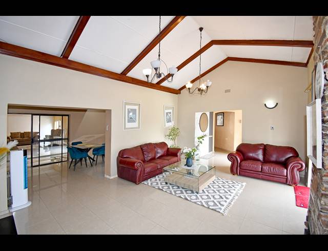 3 BEDROOM HOUSE FOR SALE IN BRAMLEY